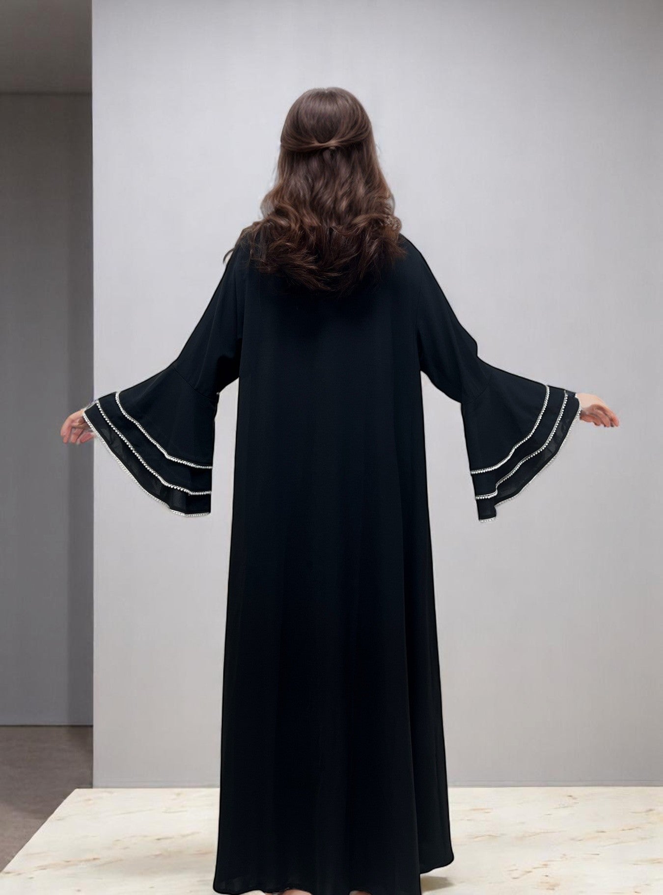 Robe simple pour femme avec broderie perlée à la main – Élégance discrète et artisanat raffiné