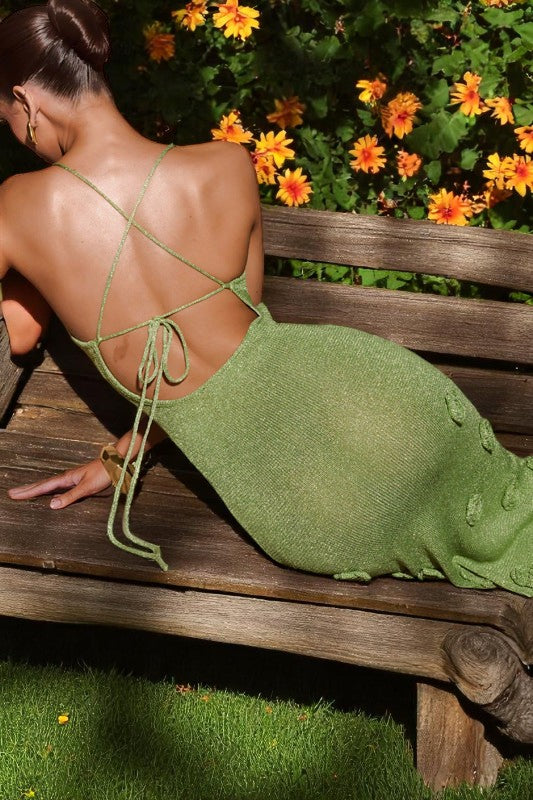Robe à bretelles en maille avec fleurs crochetées – Détails pailletés élégants