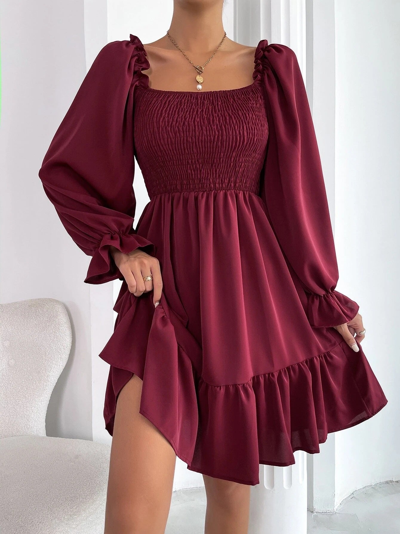 Robe Mi-Longue Évasée : Un Look Chic et Confortable au Dessus des Cuisse