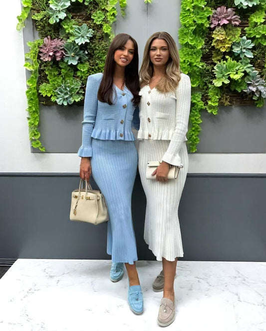 Ensemble tailleur coton femme à col en V et volants – Élégance moderne et coupe flatteuse