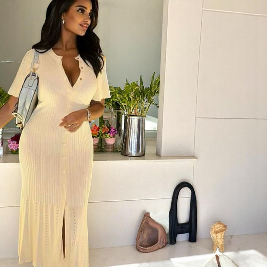 Robe Beige Moulante : Le Look Parfait Soirée Estivale Élégante